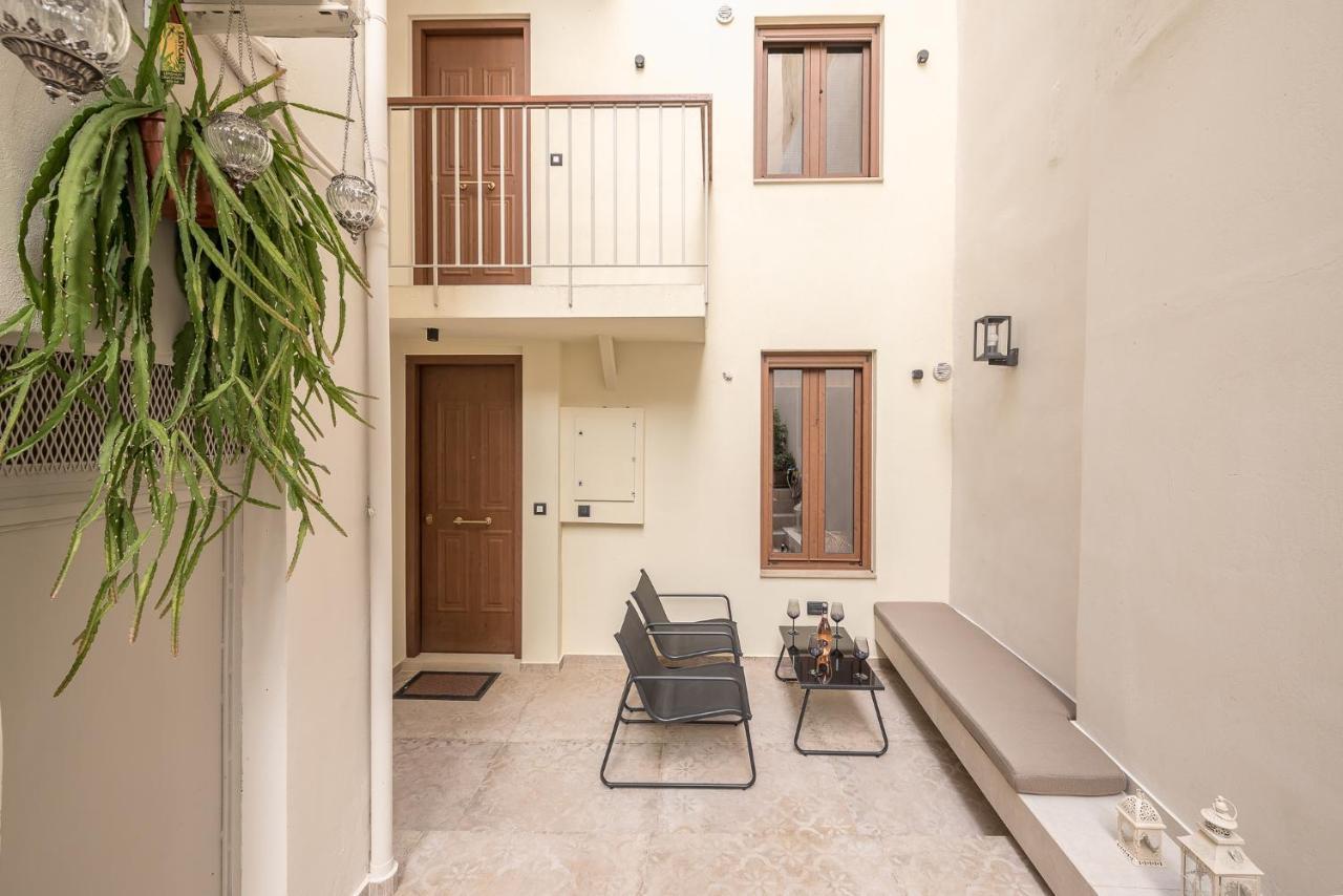 Apollonos 28 Luxury Suites アテネ エクステリア 写真